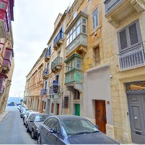 Apartment West Street Duplex, Valletta